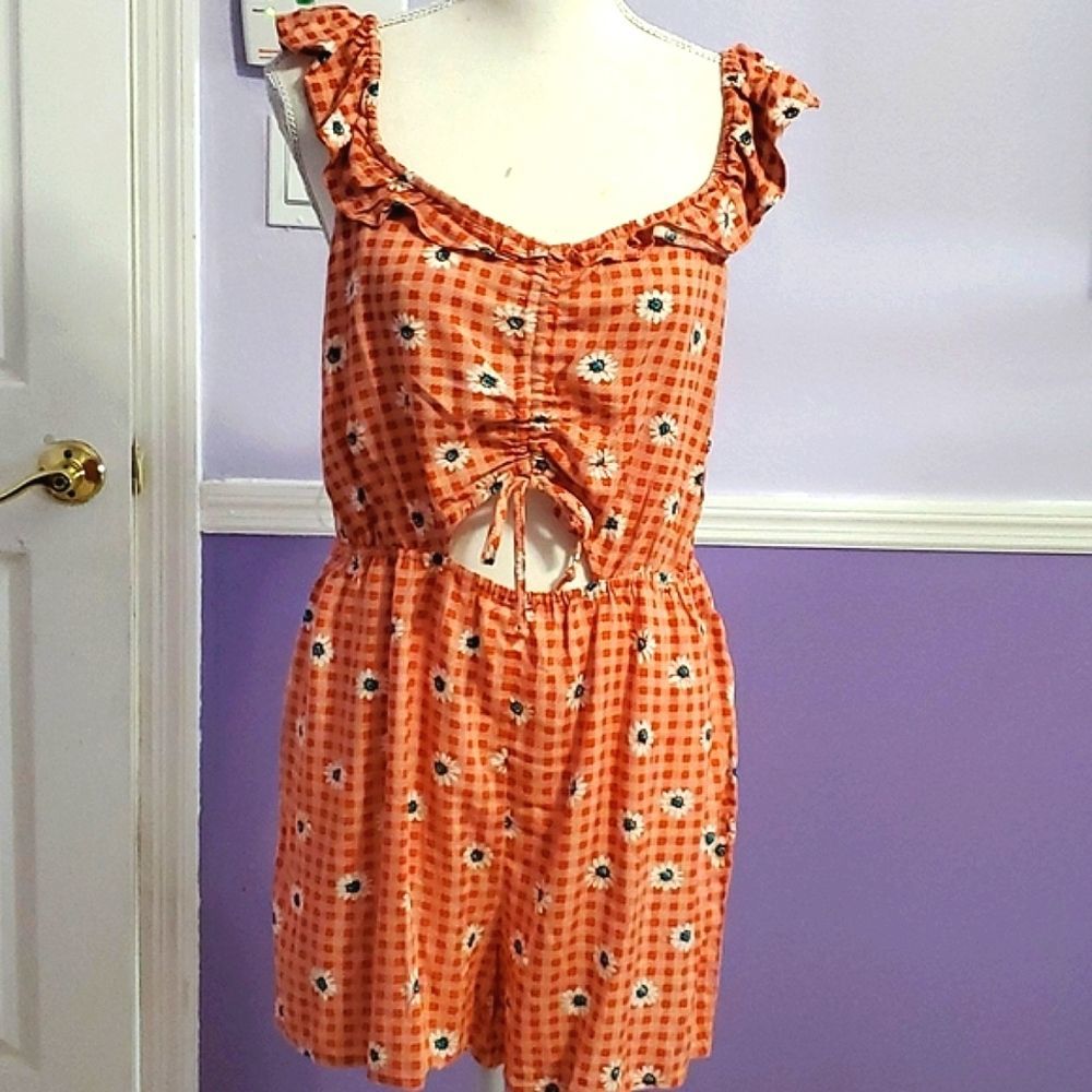 NWOT Derek Heart Salmon Gingham Daisies Ruffled Beach Summery Romper L